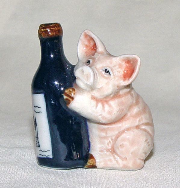 Immagine di Pig with bottle